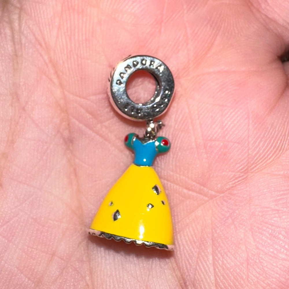 Pandora Enchanting Dress Charm